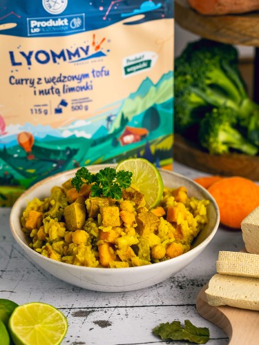 Lyommy-Curry-z-wedzonym-tofu-i-nuta-limonki_1.jpg